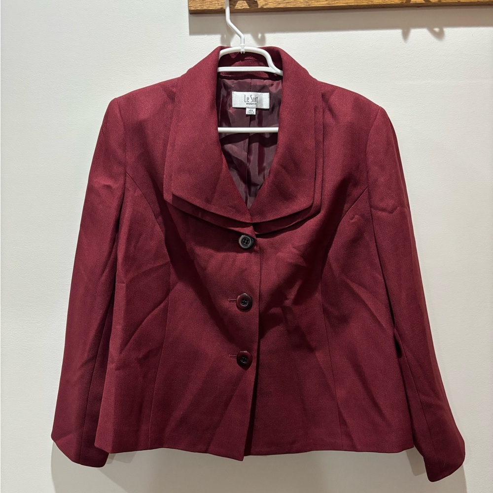 🐾 Le Suit Burgundy Blazer: Size 14W 🐾